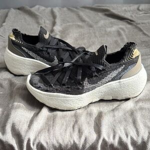 Nike Women's Black and White Sneakers